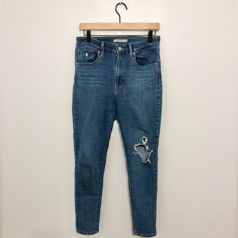 Blue Levi’s 721 High Rise Skinny Distressed Jeans